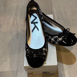 Women's Anne Klein New Black and White Ballet Flats size 10